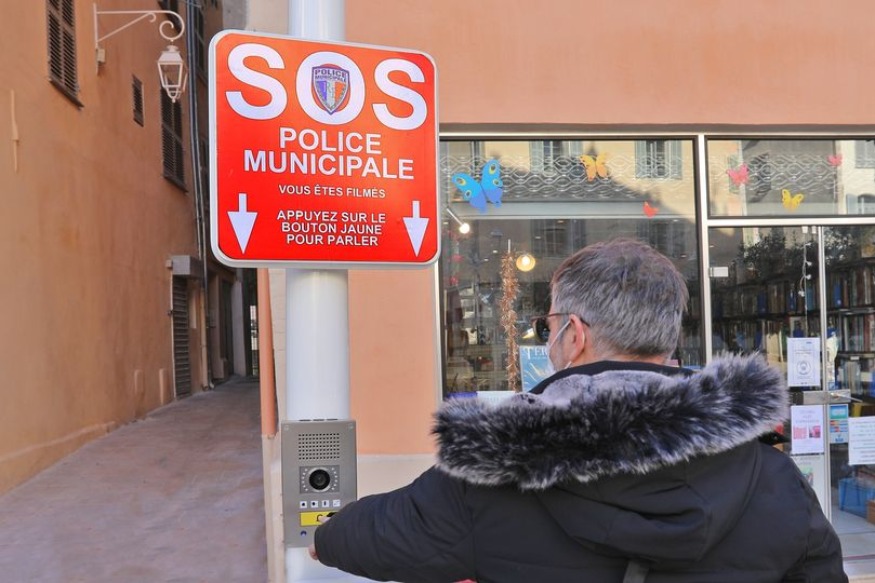 Toulon teste deux bornes SOS