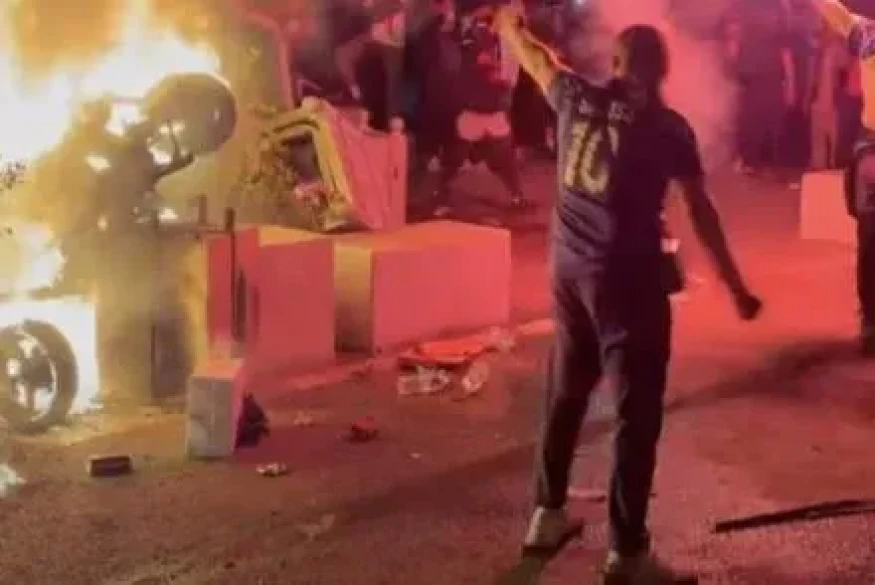 Incidents PSG: Le terrible bilan de la nuit: 2 morts, 192 blessés dont 22 policiers et pompiers, un policer plongé dans un coma artificiel, 692 incendies dont 264 voitures brûlées, 491 interpellations dont 392 à Paris